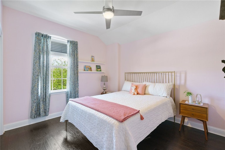 Photo 30 of 40 - 7005 Estana Ln, Austin, TX 78739