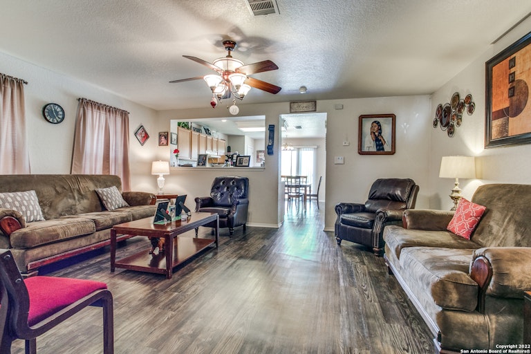 Photo 3 of 21 - 1419 Range Fld, San Antonio, TX 78245