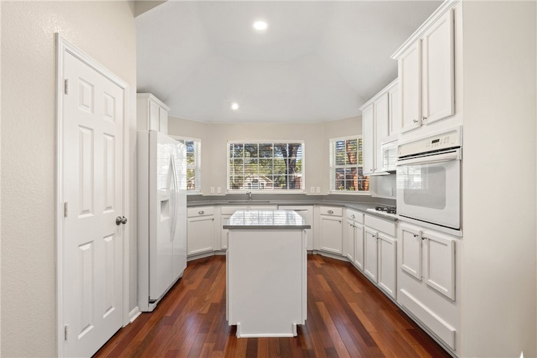 Photo 5 of 25 - 4125 Gazley Ln, Austin, TX 78732