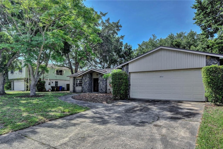 Photo 2 of 28 - 4721 Pine Lake Dr, Saint Cloud, FL 34769