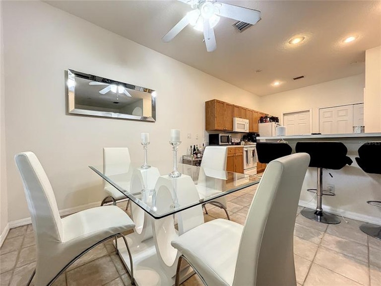 Photo 19 of 59 - 11013 Blaine Top Pl, Tampa, FL 33626