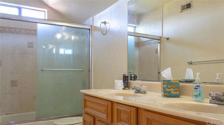 Photo 11 of 16 - 1128 W Benbow St, Covina, CA 91722