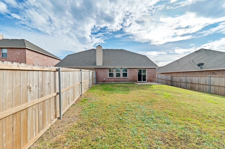 Photo 33 of 34 - 202 Rosewood Ct, Red Oak, TX 75154