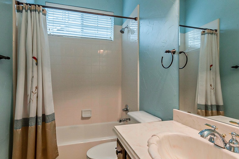 Photo 17 of 41 - 1900 Winchester St, McKinney, TX 75070