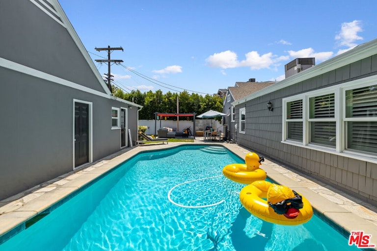 Photo 39 of 50 - 4954 Mammoth Ave, Sherman Oaks, CA 91423