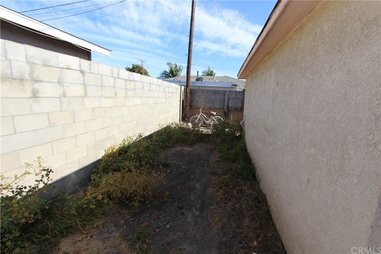 Photo 26 of 32 - 846 W Cedar St, Compton, CA 90220