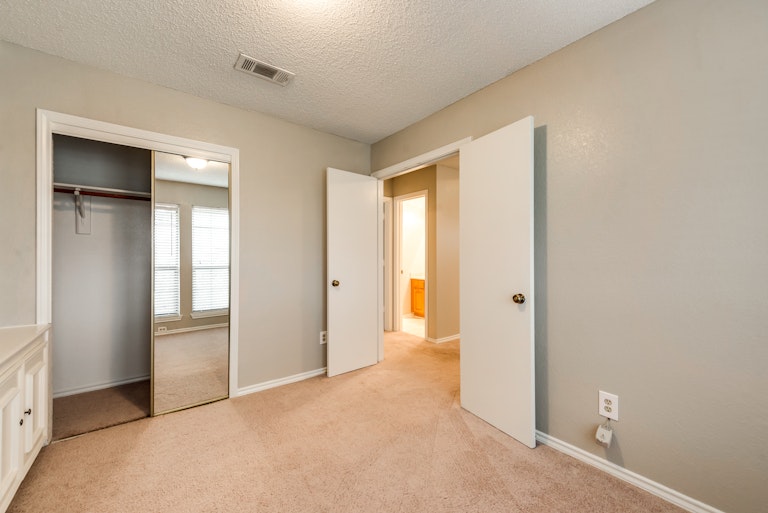 Photo 18 of 23 - 2009 Lansdown Dr, Carrollton, TX 75010