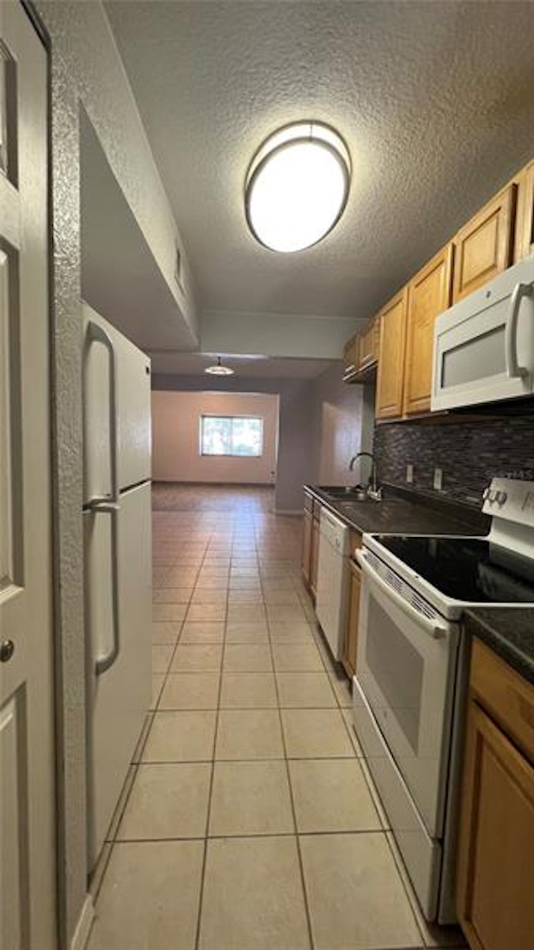 Photo 9 of 27 - 1221 S Park Ave, Winter Garden, FL 34787