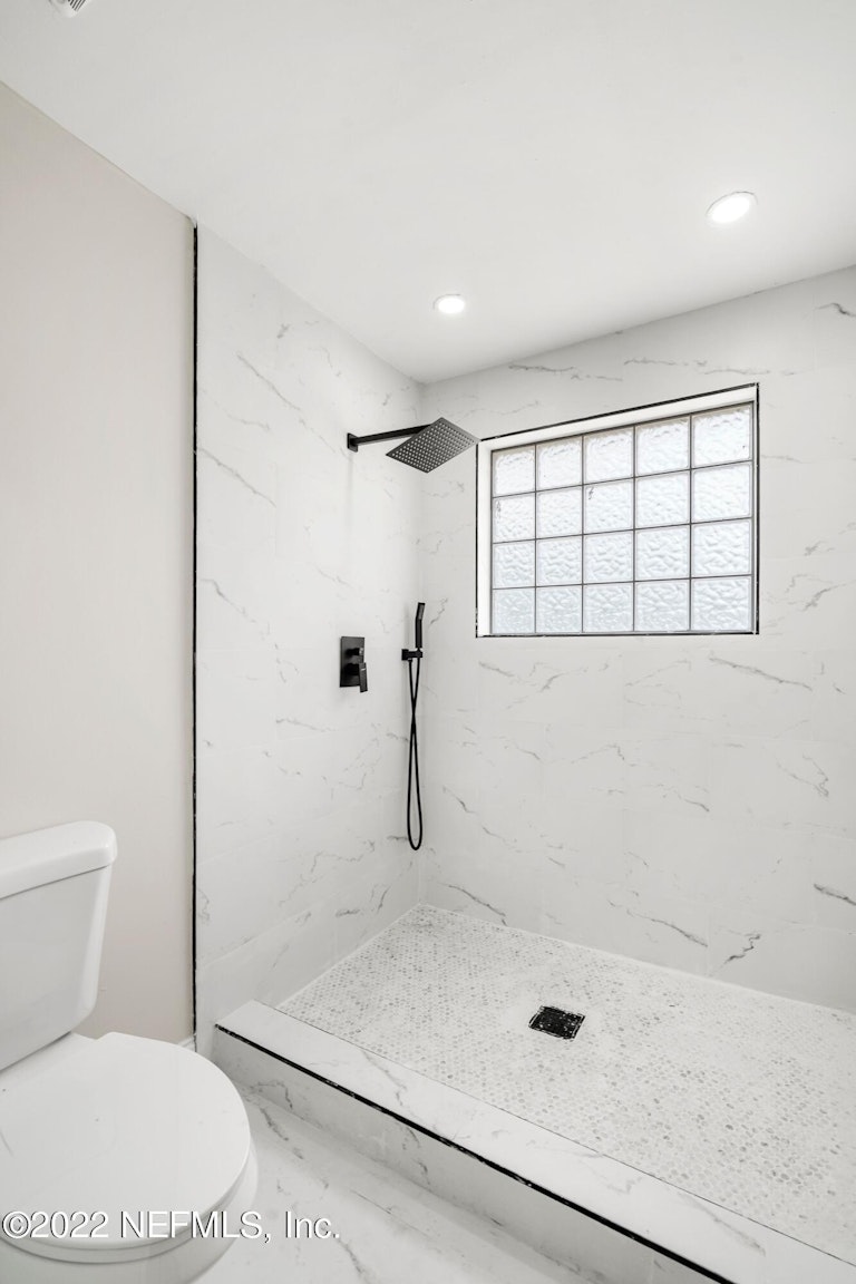 Photo 19 of 27 - 852 Maplewood Ln, Orange Park, FL 32065