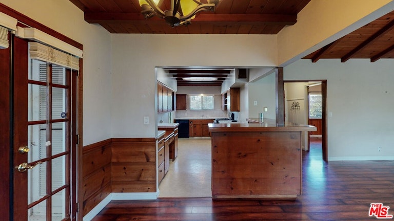 Photo 6 of 18 - 3434 Blair Dr, Los Angeles, CA 90068