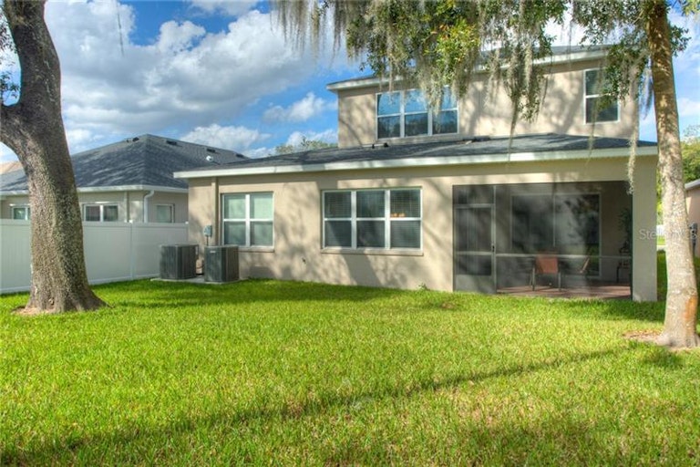 Photo 23 of 25 - 541 Westchester Hills Ln, Valrico, FL 33594