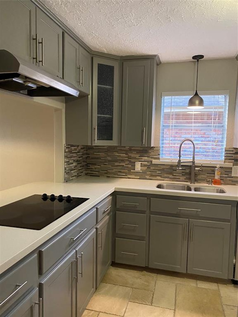 Photo 3 of 8 - 3802 Maplewood Dr, La Porte, TX 77571