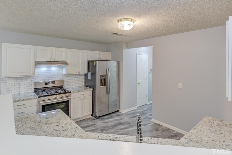 Photo 6 of 32 - 4825 Mocha Ln, Raleigh, NC 27616
