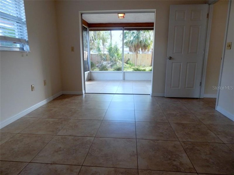 Photo 13 of 25 - 1854 Vamo Dr, Sarasota, FL 34231