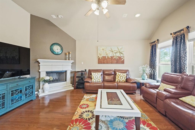 Photo 10 of 30 - 2010 Kenilworth Dr, Sugar Land, TX 77479