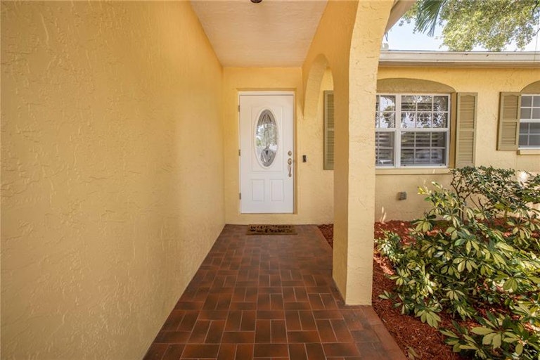 Photo 5 of 47 - 6041 16th Ln NE, Saint Petersburg, FL 33703