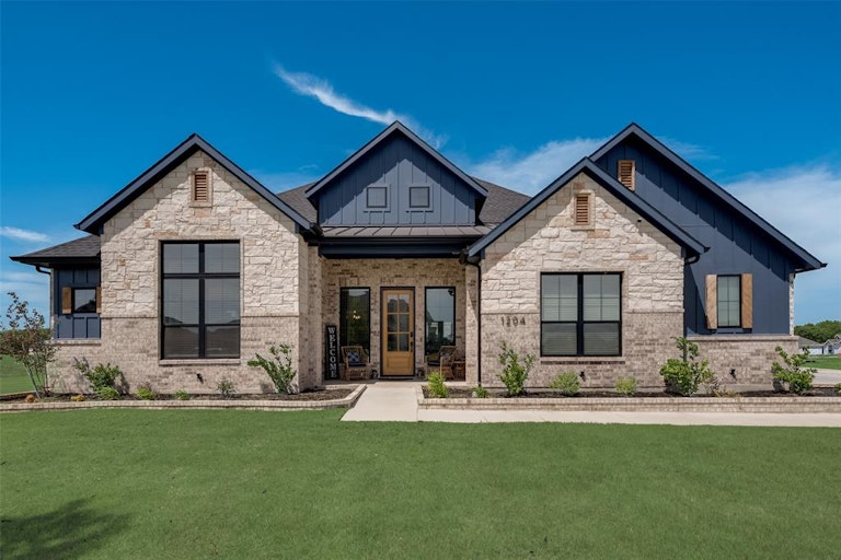 Photo 1 of 39 - 1204 Jungle Dr, Forney, TX 75126