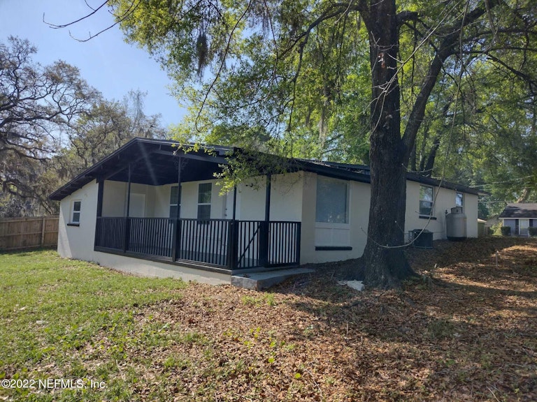 Photo 1 of 22 - 1071 Chapeau Rd, Jacksonville, FL 32211