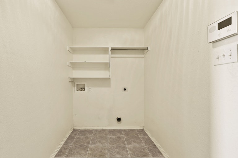 Photo 27 of 28 - 401 Bretts Way, Burleson, TX 76028