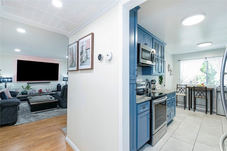 Photo 12 of 48 - 1339 N Columbus Ave, Glendale, CA 91202