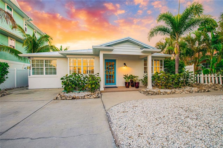 Photo 43 of 53 - 227 Grant Dr, Sarasota, FL 34236