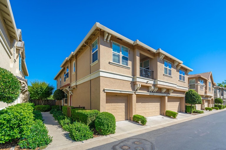 Photo 2 of 42 - 955 Marvin Gardens Way #28, Rocklin, CA 95765