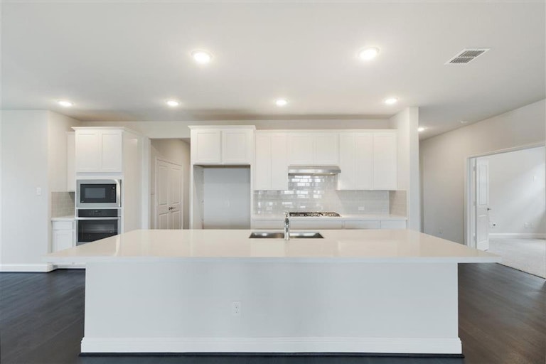 Photo 17 of 36 - 1682 Sherwood Glen Dr, Friendswood, TX 77546