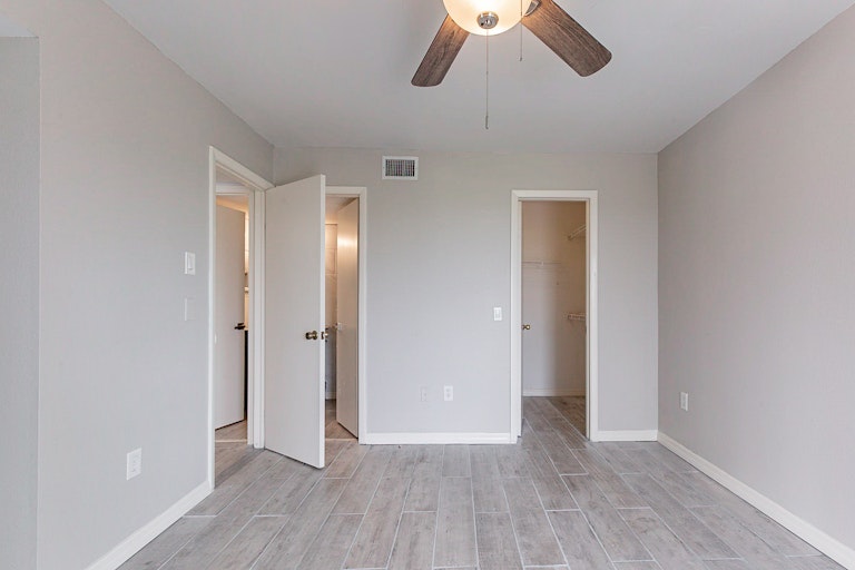 Photo 12 of 23 - 5712 Biscayne Ct #201, New Port Richey, FL 34652