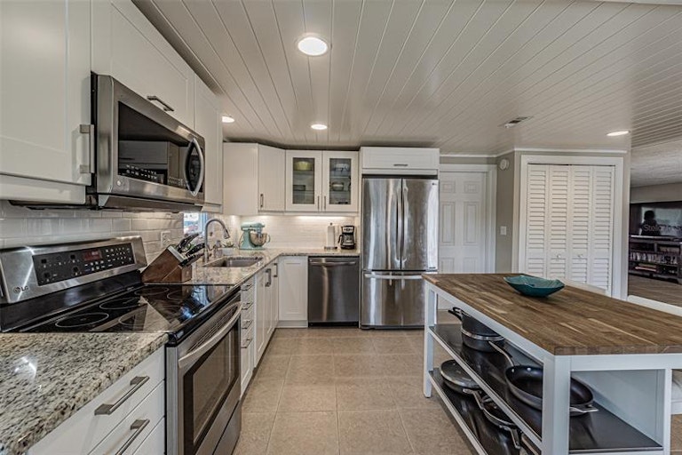 Photo 10 of 38 - 15536 Century Dr, Hudson, FL 34667