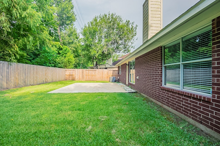Photo 24 of 26 - 3839 Canton Dr, Pearland, TX 77584