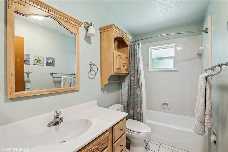Photo 15 of 39 - 2780 Windsong Ln, Saint Cloud, FL 34772