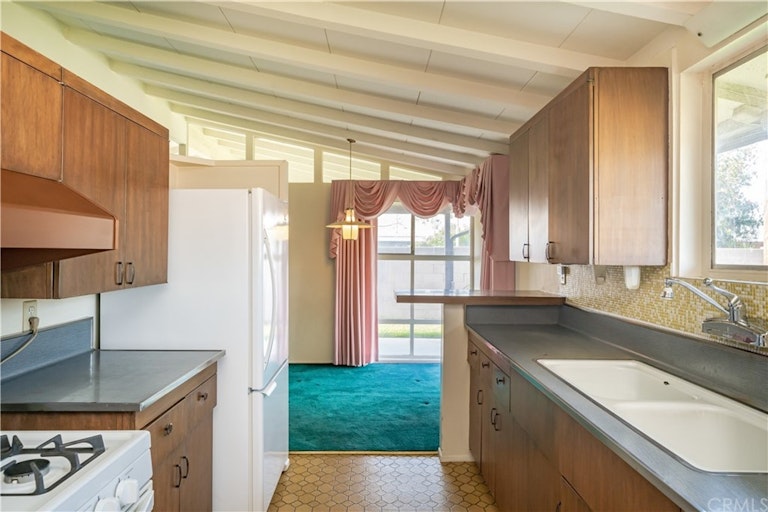 Photo 14 of 37 - 1019 N Hermosa Dr, Anaheim, CA 92801