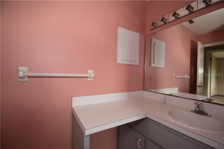 Photo 13 of 16 - 207 Lily Pad Ln, Eustis, FL 32726