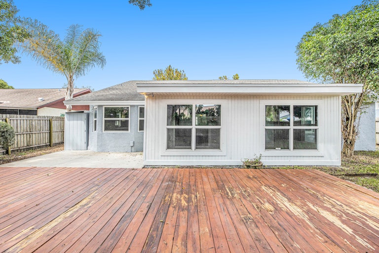 Photo 5 of 18 - 3139 Bordeaux Ln, Clearwater, FL 33759