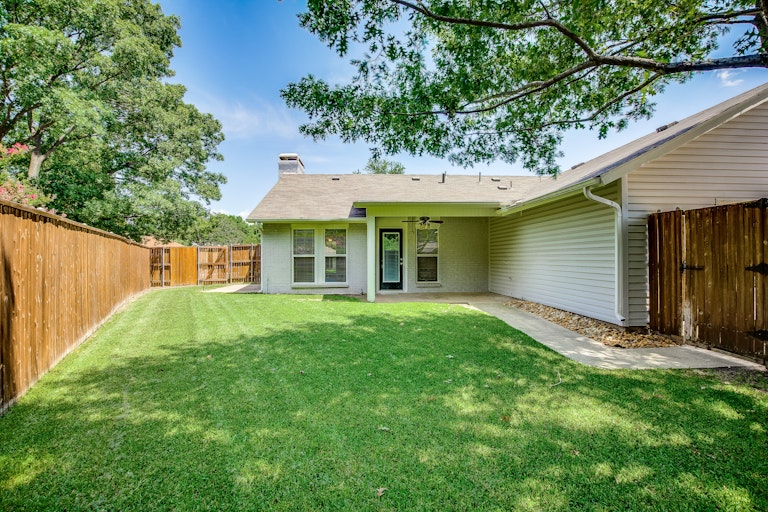 Photo 5 of 32 - 207 Cherrybark Dr, Coppell, TX 75019
