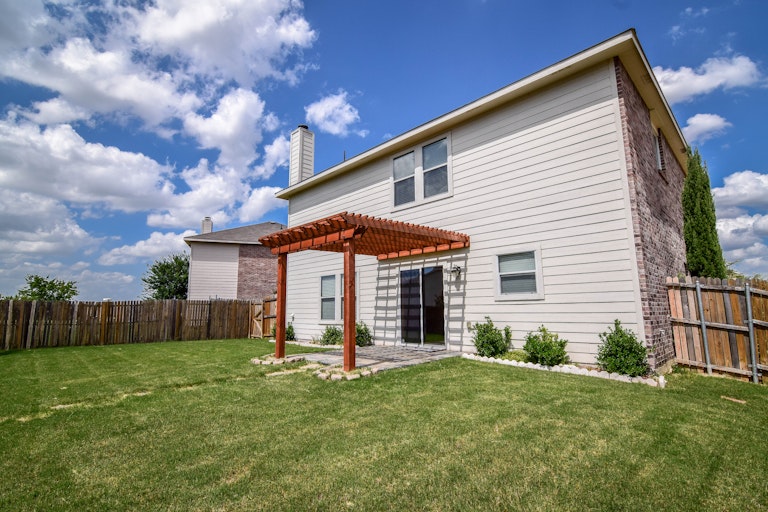 Photo 36 of 37 - 1701 Grassy View Dr, Fort Worth, TX 76131
