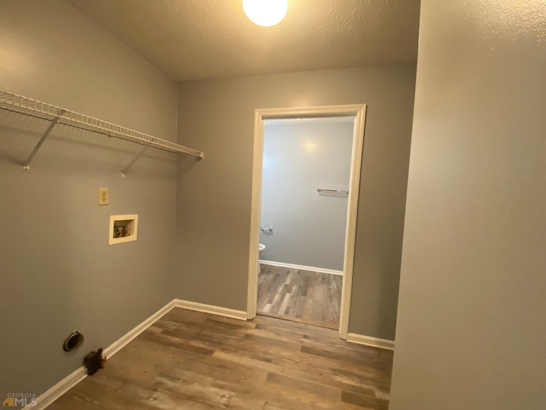 Photo 5 of 7 - 967 Metropolitan Pkwy SW, Atlanta, GA 30310