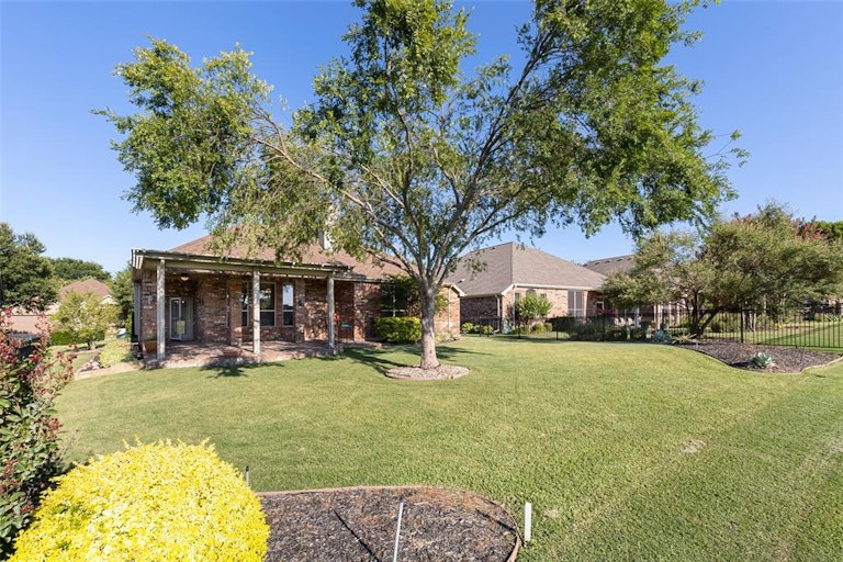 Photo 24 of 30 - 423 Black Diamond Ct, Fairview, TX 75069