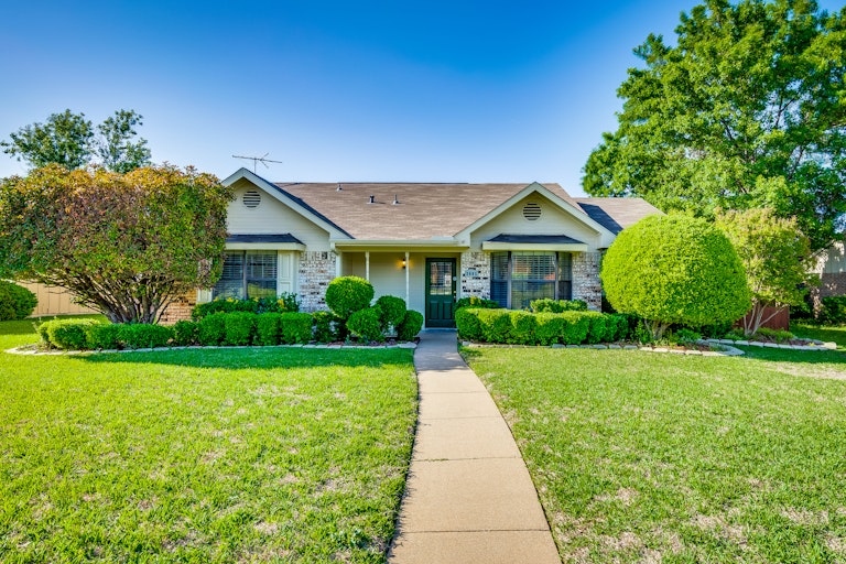 Photo 1 of 24 - 3805 Glover Dr, Plano, TX 75074