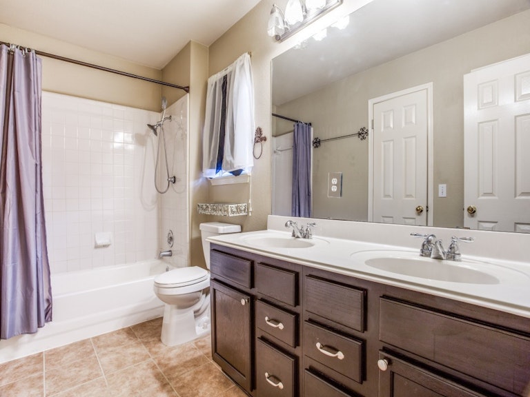 Photo 18 of 25 - 900 Brandi Cir, Kyle, TX 78640