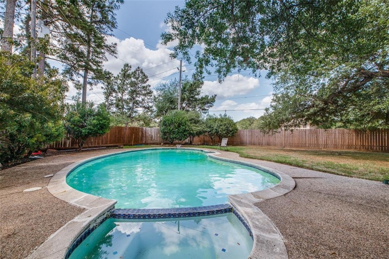 Photo 36 of 36 - 18303 Running Vine Ln, Spring, TX 77379
