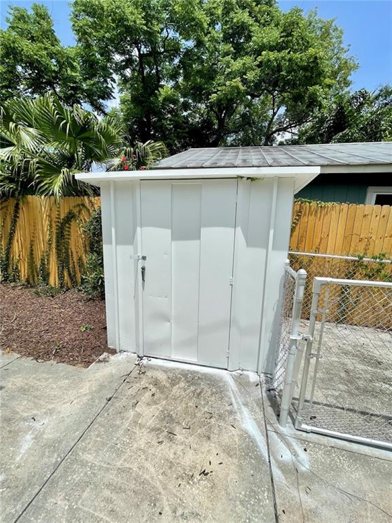 Photo 62 of 64 - 1201 E Henry Ave, Tampa, FL 33604
