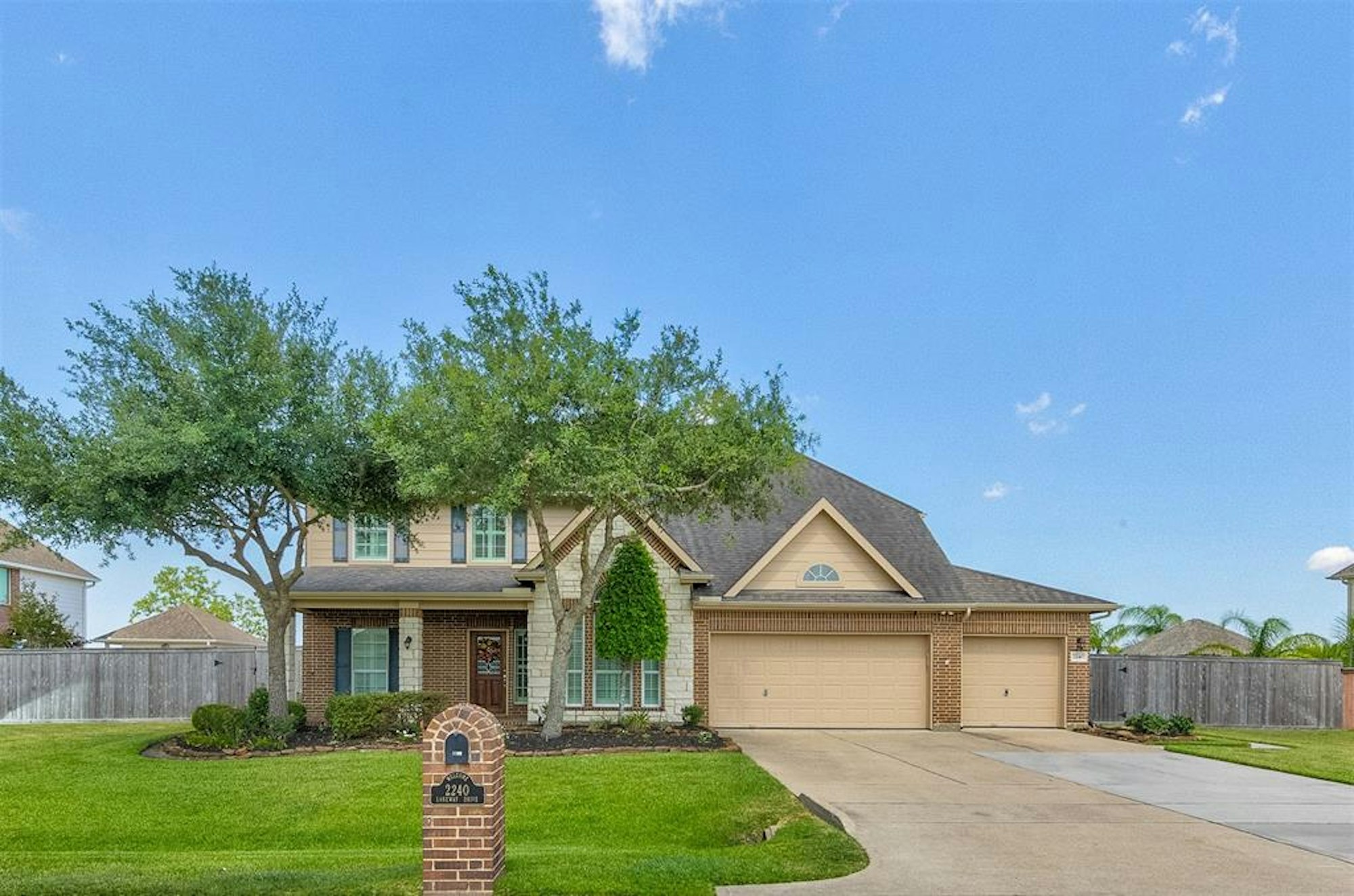 Photo 1 of 50 - 2240 Lakeway Dr, Friendswood, TX 77546