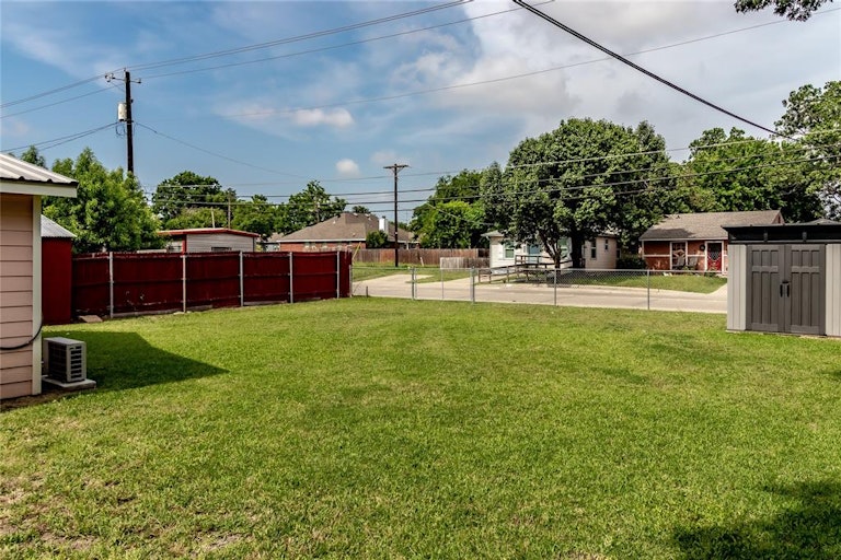 Photo 27 of 27 - 603 Coyle St, Garland, TX 75040