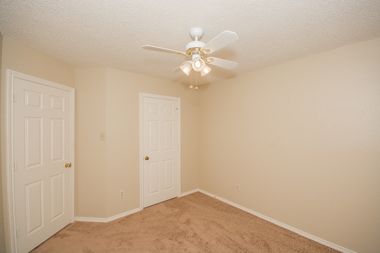 Photo 16 of 28 - 1517 Wesley Dr, Mesquite, TX 75149