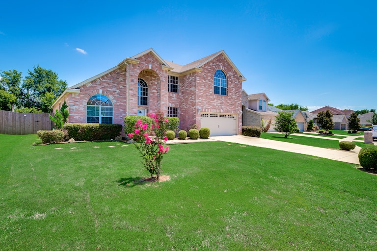 Photo 35 of 35 - 2208 Windcastle Dr, Mansfield, TX 76063