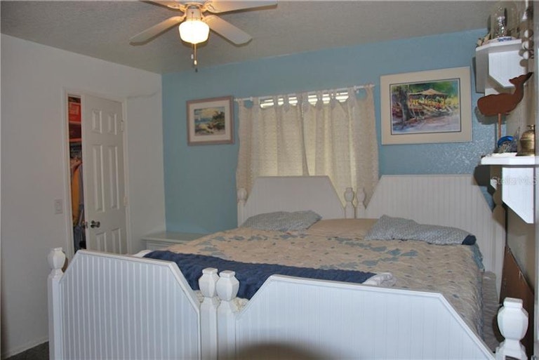 Photo 13 of 19 - 7055 Strawberry St, Englewood, FL 34224