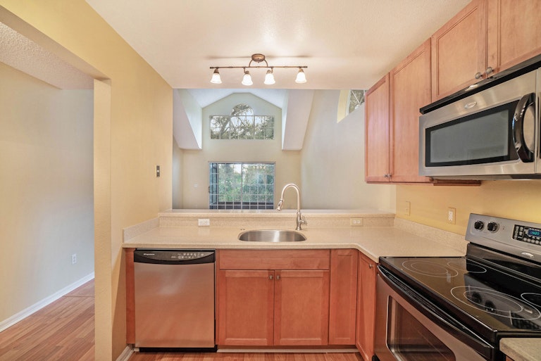 Photo 13 of 17 - 1487 Creekside Cir, Winter Springs, FL 32708