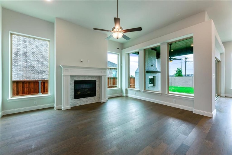 Photo 20 of 38 - 9442 Rockmount Dr, Dallas, TX 75243