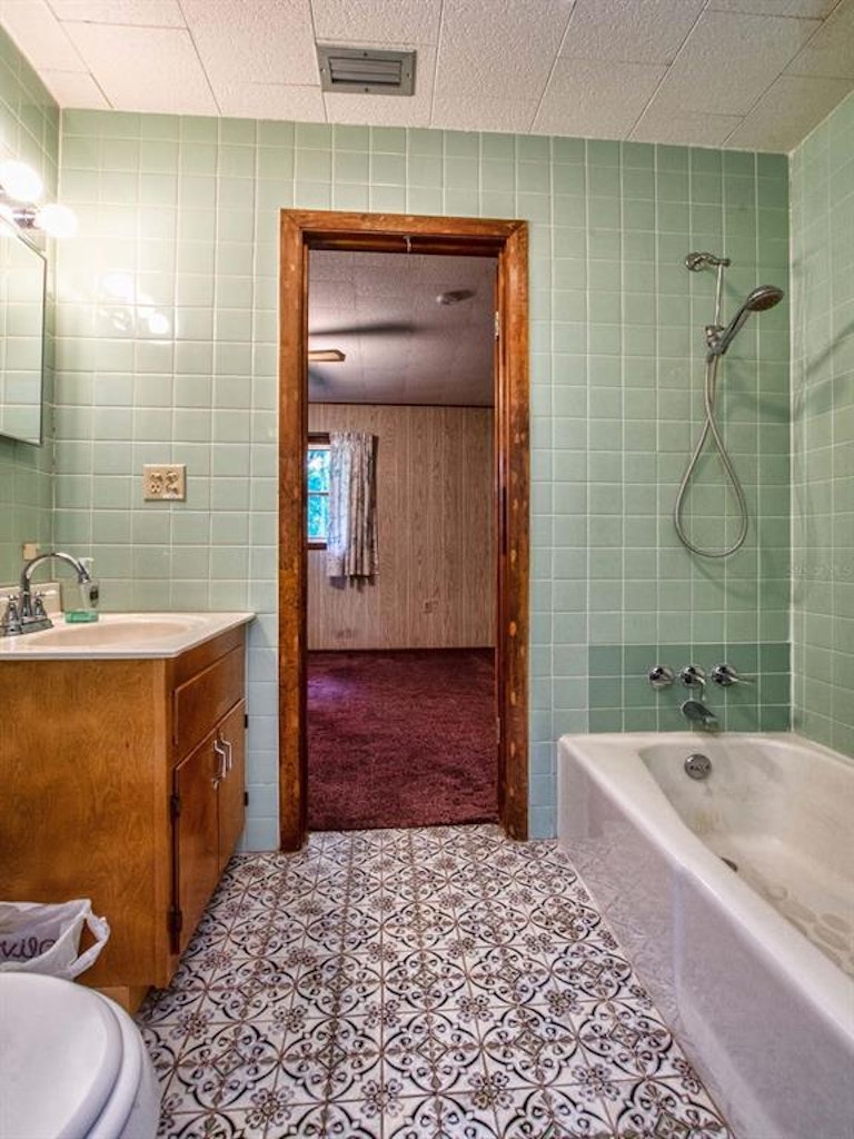 Photo 23 of 48 - 7851 Sadler Rd, Mount Dora, FL 32757